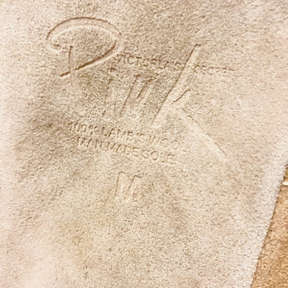 VS PINK MukLuks knee high with hearts and dog logo RARE SIZE MED 8-10 - Picture 8 of 9